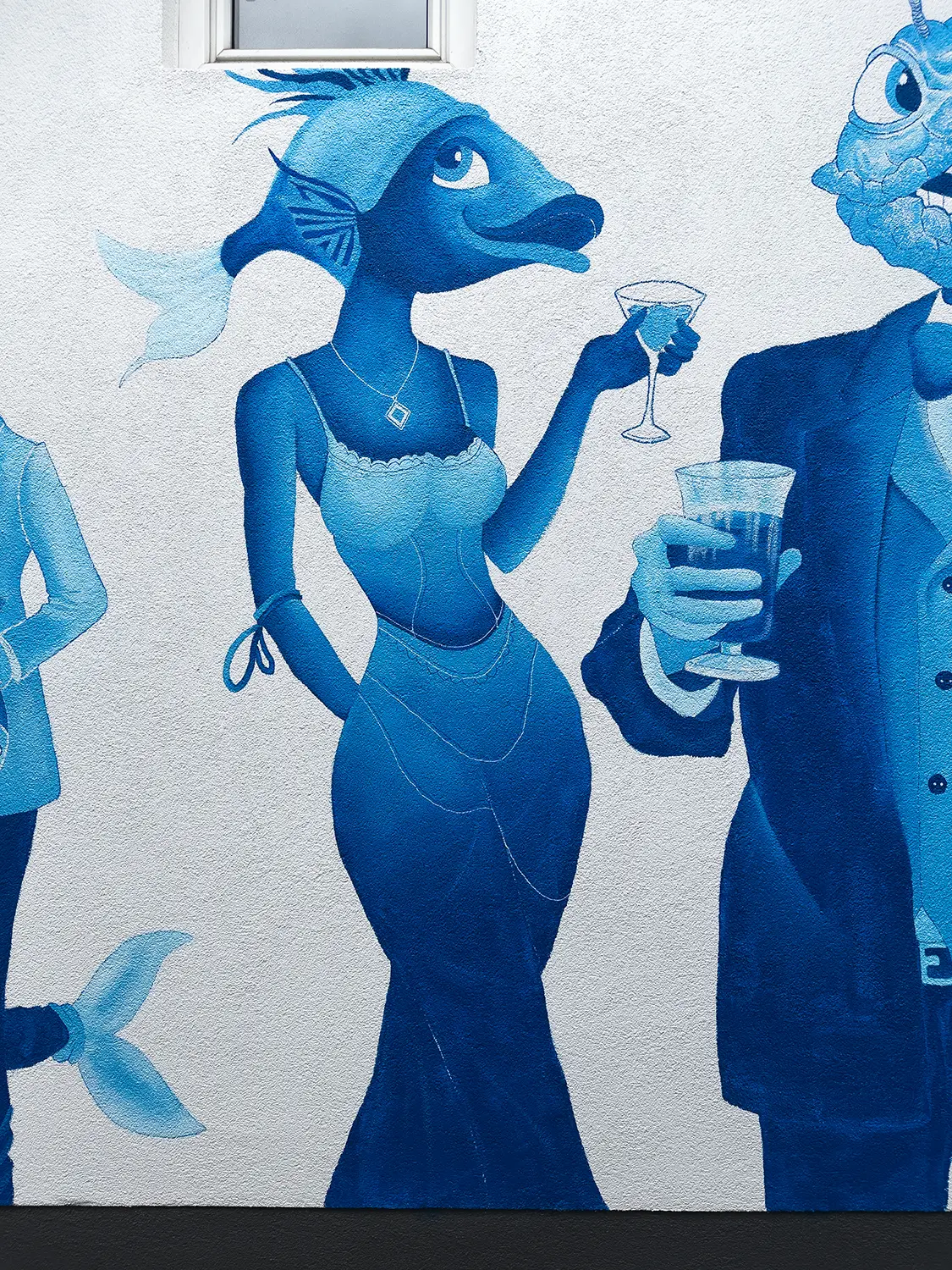 Fischdame mit Cocktailglas als Teil der Seafood Lounge Wandmalerei